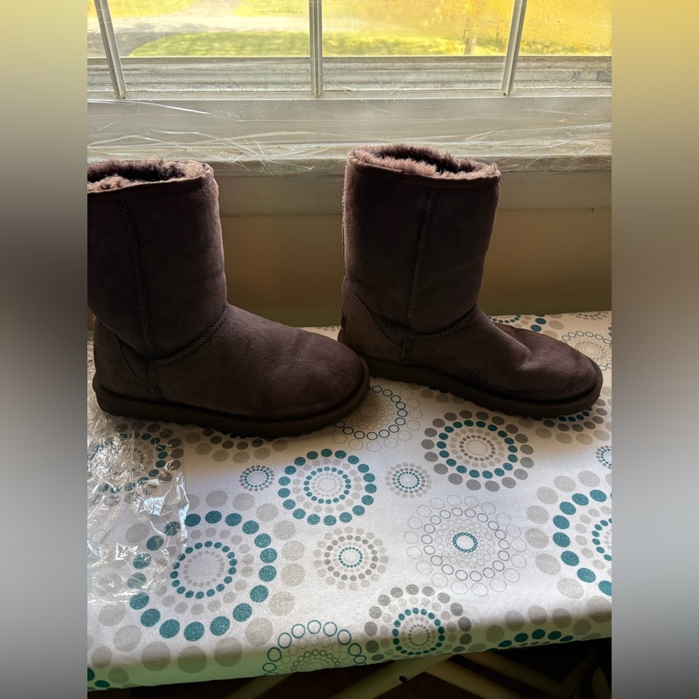 Classic and timeless 
UGG Classic Chocolate Boots
Pre-love size 7 - Picture 4 of 8